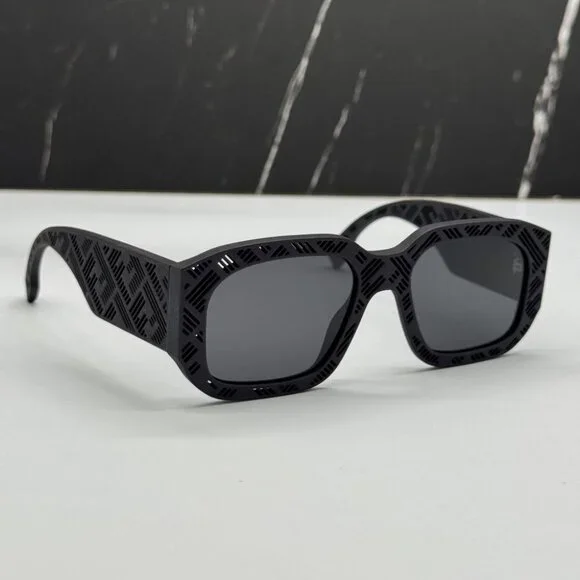 NEW FE40113I 02A FENDI SUNGLASSES MATTE BLACK UNISEX EYEWEAR  display picture 3